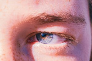 how do eyes focus